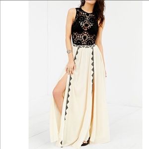 Amuse Society Black and Cream Flowy Maxi Dress